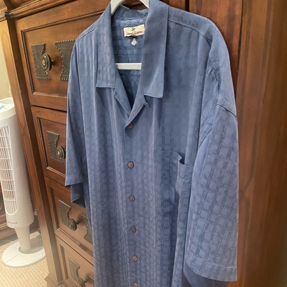 TOMMY BAHAMA LIGHT BLUE XXL SILK SHIRT; Generous sizing; Fabulous Fabric; $35 - Picture 13 of 16